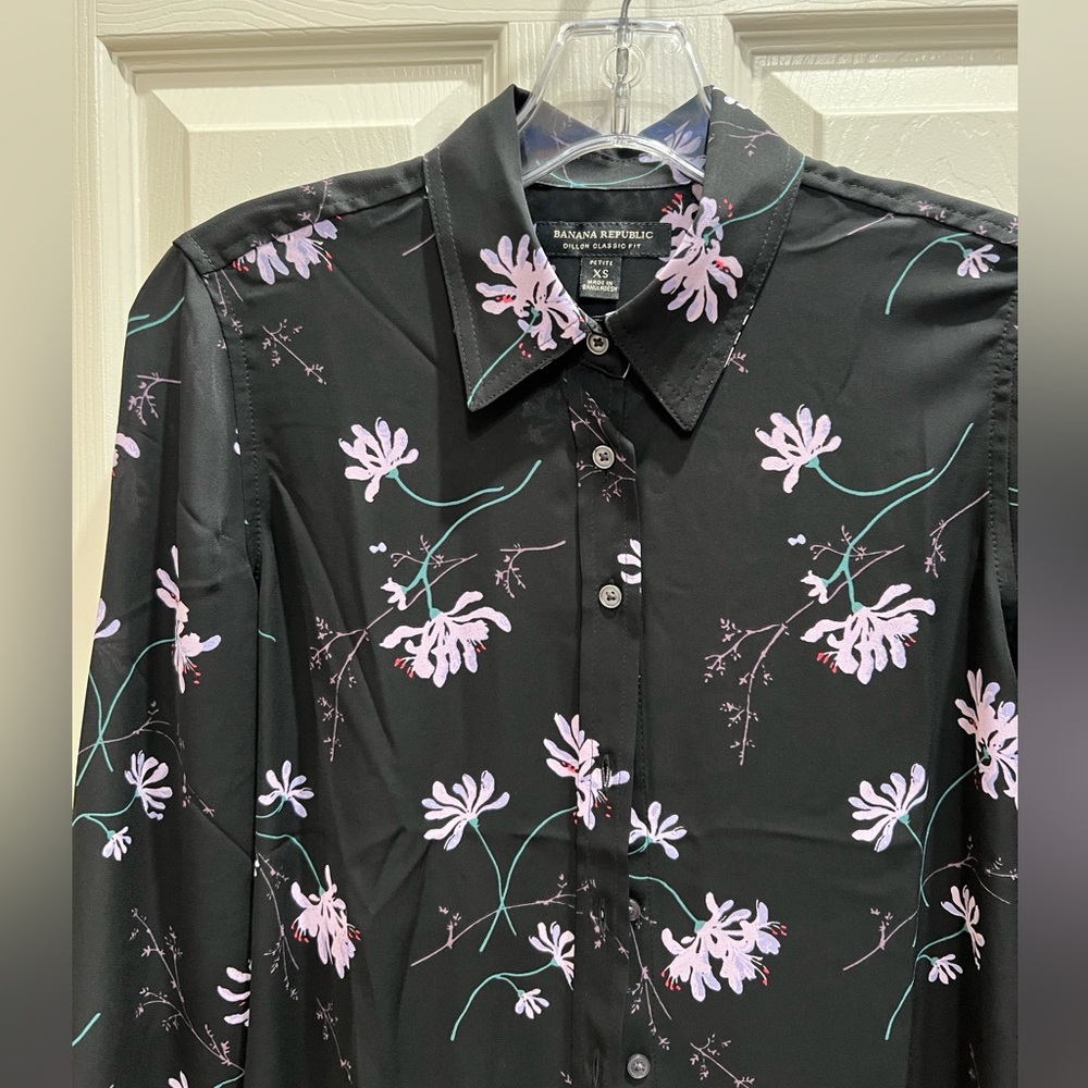 NWOT Black Dillon Classic Fit Banana Republic Blouse Sz XS Petite - Picture 4 of 5